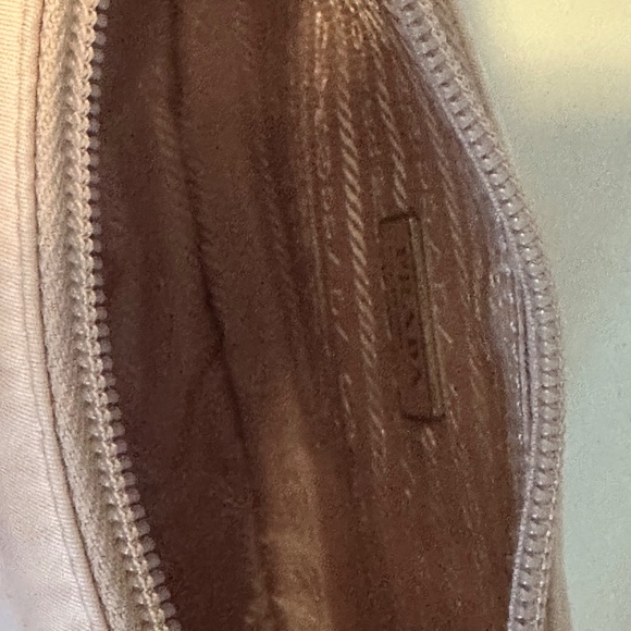 Prada Re-Edition 2000 Mini Shoulder Bag - Picture 9 of 10